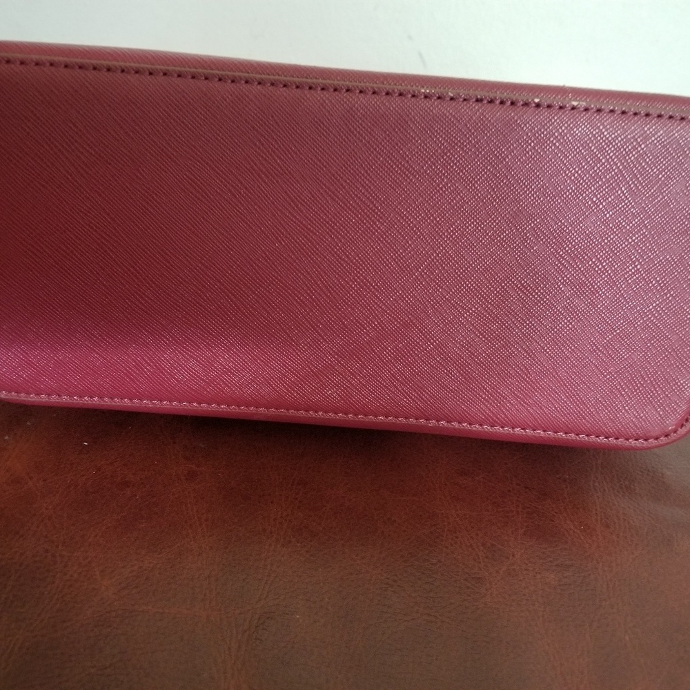 Red Purse - Picture 4 of 4